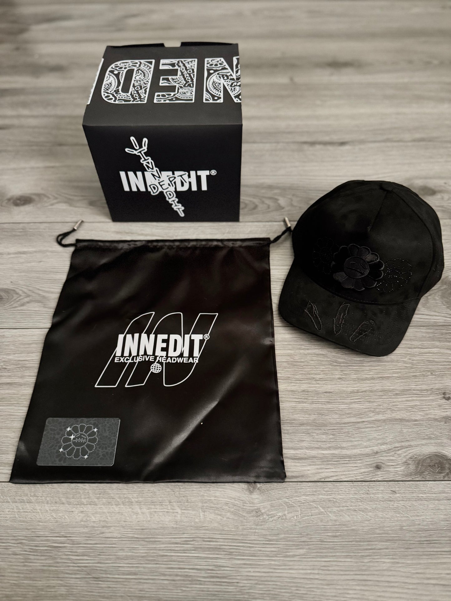 INNEDIT - MUTRAVIS CRYSTALS BLACK