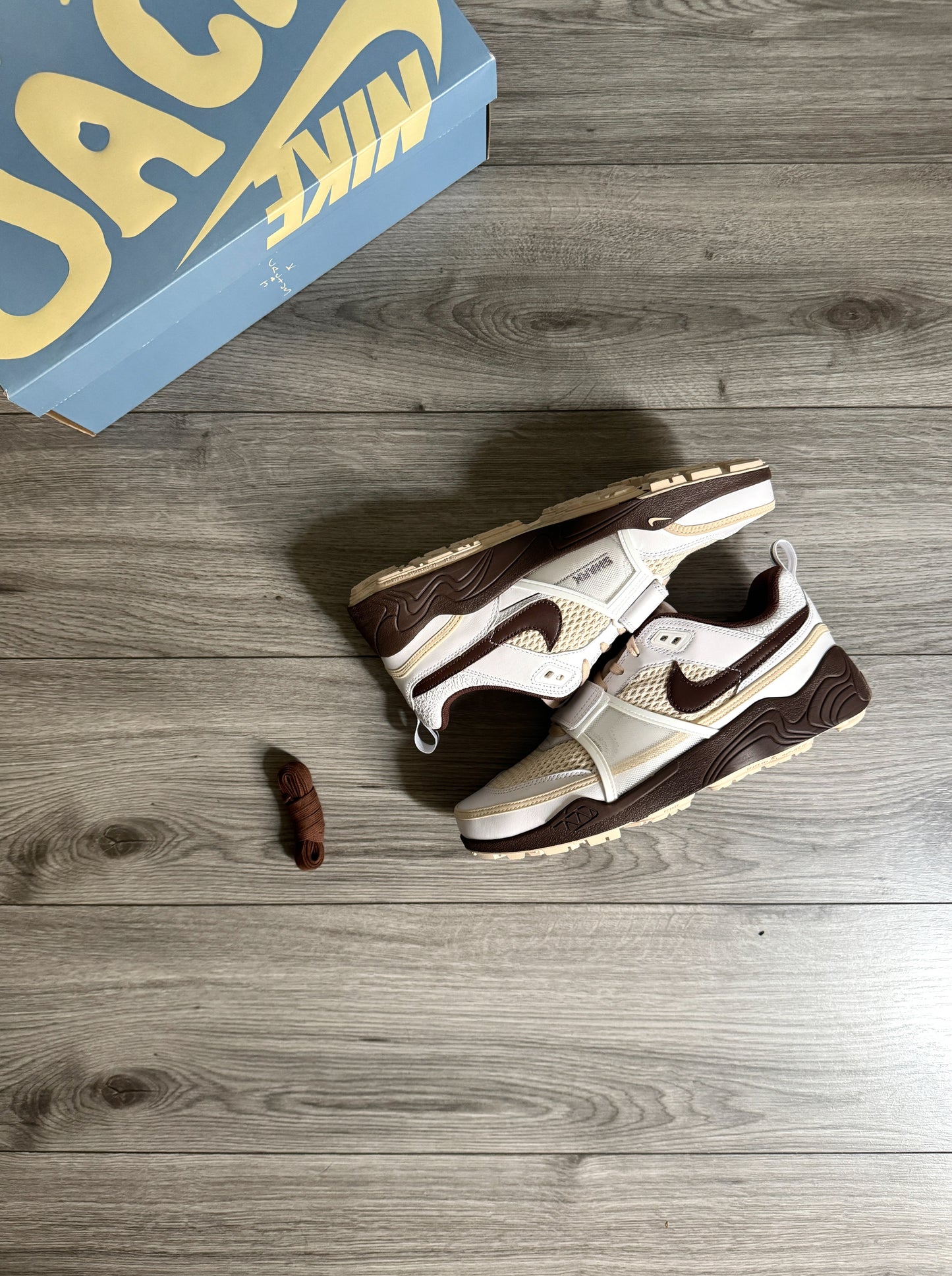 TRAVIS SCOTT ZOOM FIELD JAXX CHOCOLATE