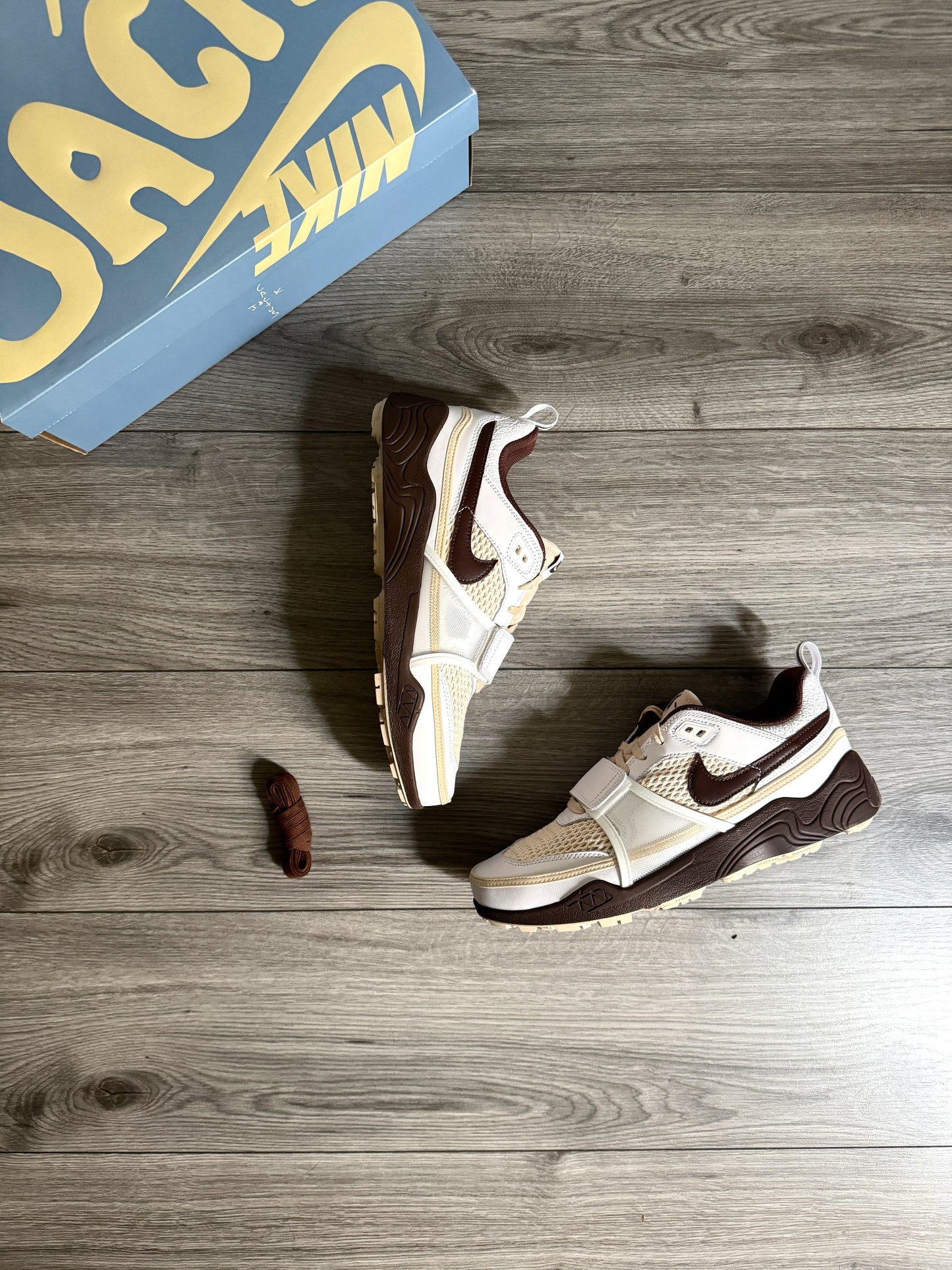TRAVIS SCOTT ZOOM FIELD JAXX CHOCOLATE